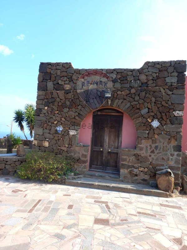casa indipendente in vendita a Pantelleria