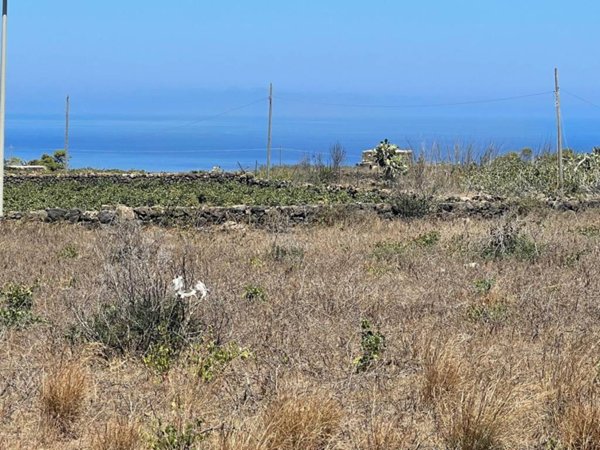 terreno edificabile in vendita a Pantelleria in zona Kamma