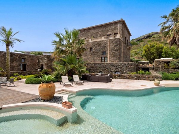 intera palazzina in vendita a Pantelleria