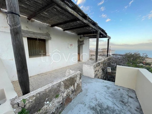 appartamento in vendita a Pantelleria in zona Tracino