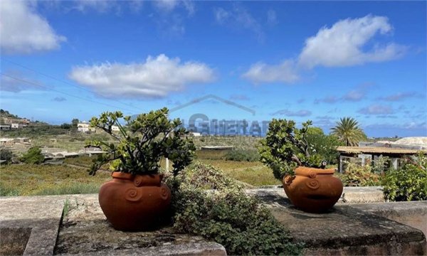 quadrivano in vendita a Pantelleria