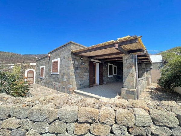 casa indipendente in vendita a Pantelleria