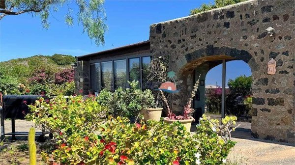casa indipendente in vendita a Pantelleria in zona Scauri