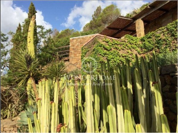 casa indipendente in vendita a Pantelleria