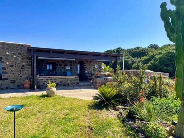 casa indipendente in vendita a Pantelleria