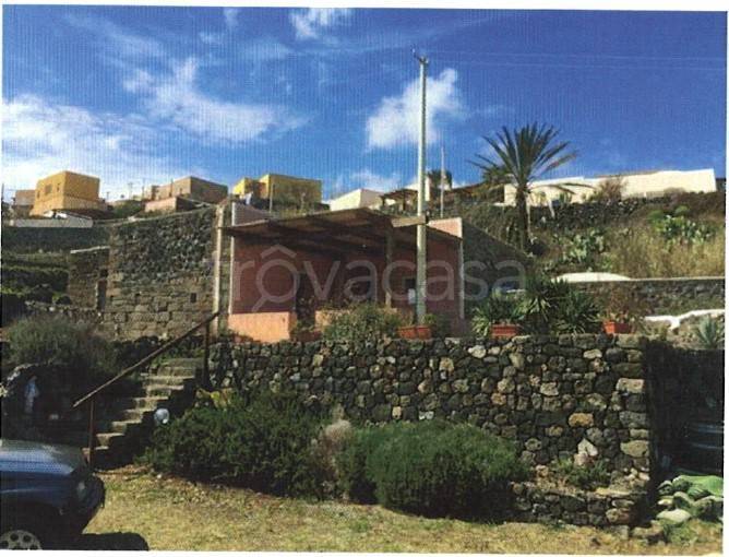casa indipendente in vendita a Pantelleria