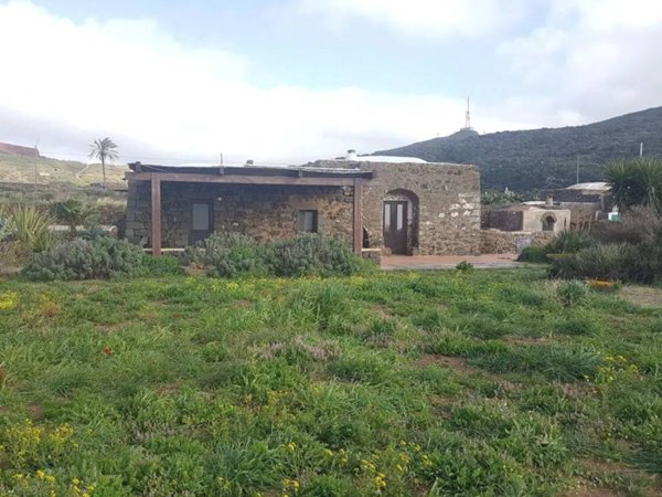 pentavano in vendita a Pantelleria