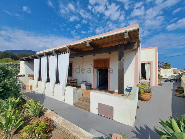 casa indipendente in vendita a Pantelleria