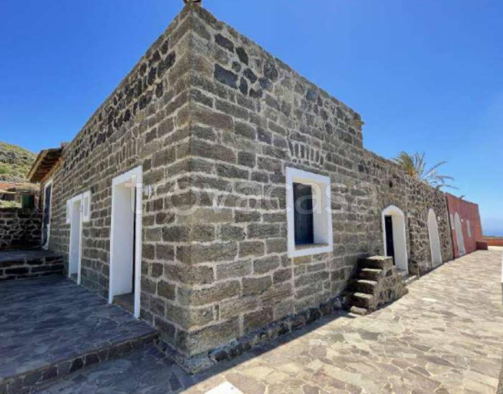 capannone in vendita a Pantelleria