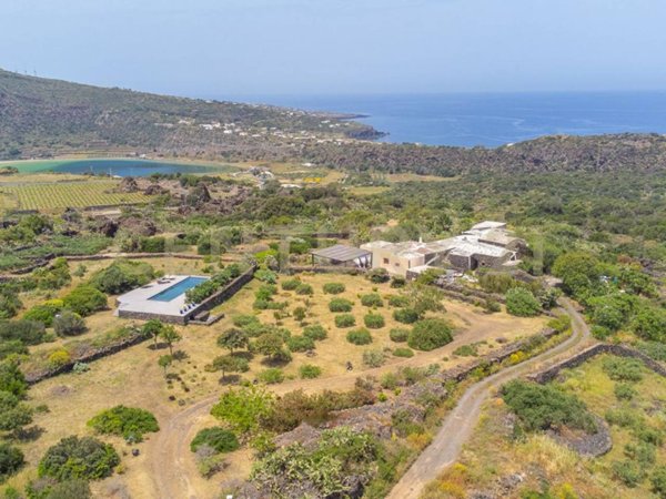 casa indipendente in vendita a Pantelleria in zona Bugeber