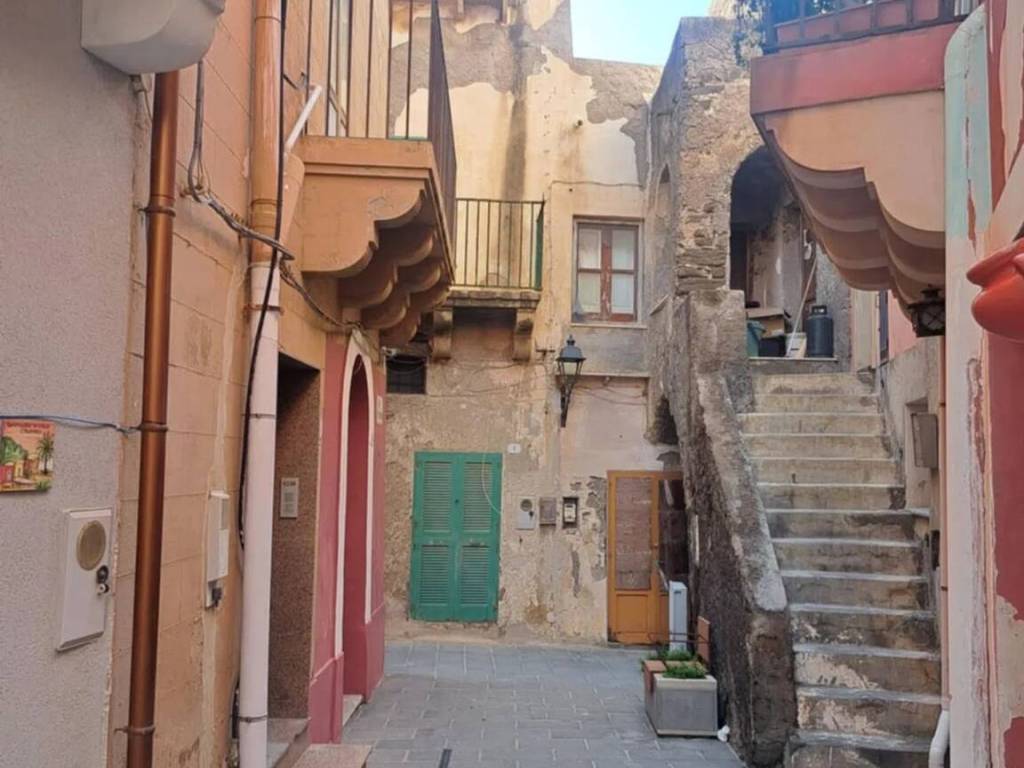 intera palazzina in vendita a Pantelleria