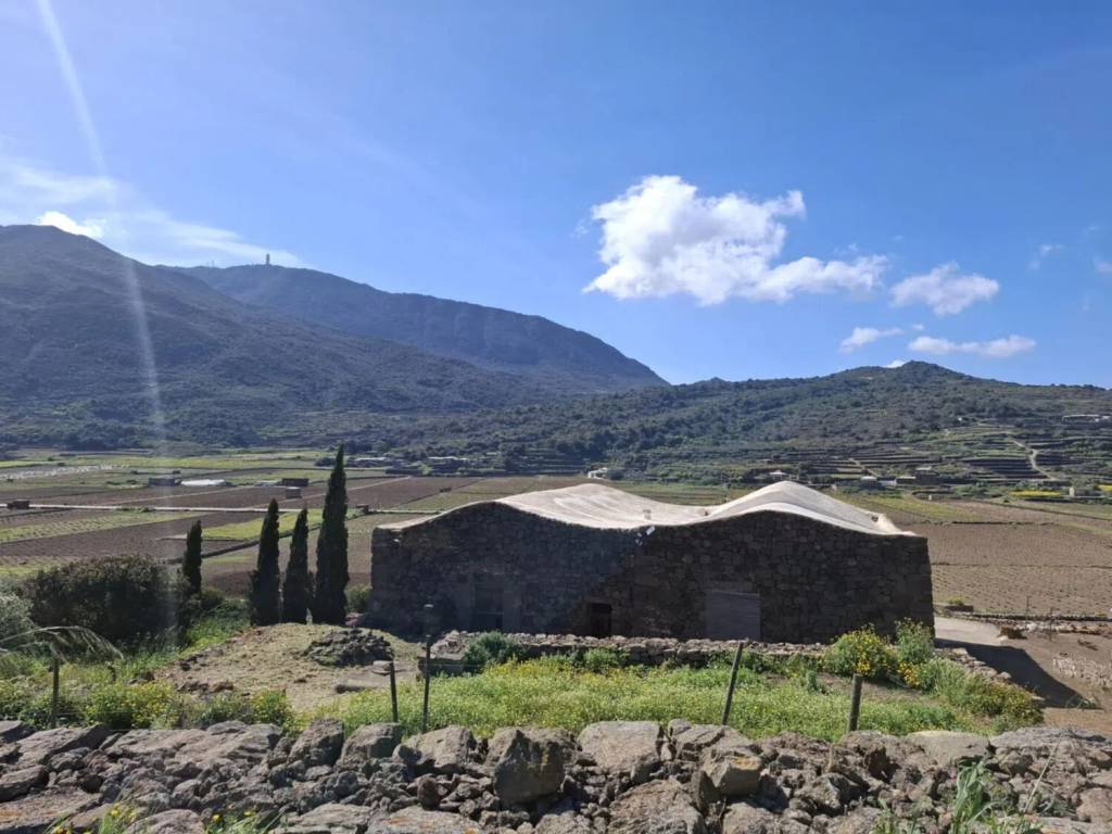 casa indipendente in vendita a Pantelleria