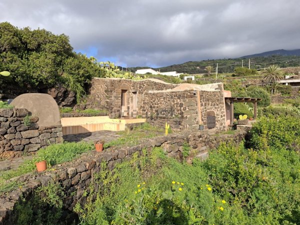 casa indipendente in vendita a Pantelleria
