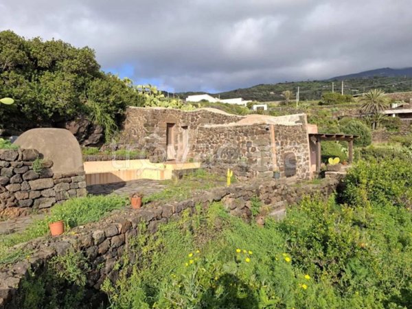 casa indipendente in vendita a Pantelleria