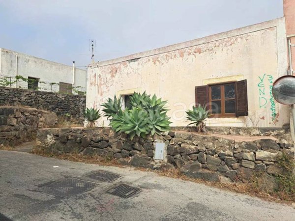 casa indipendente in vendita a Pantelleria in zona Gadir