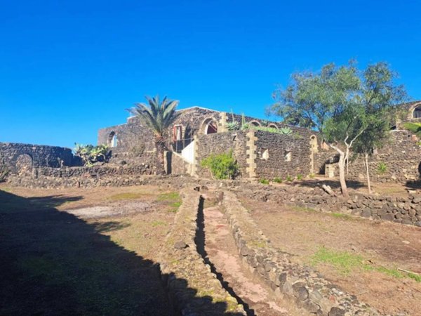 casa indipendente in vendita a Pantelleria