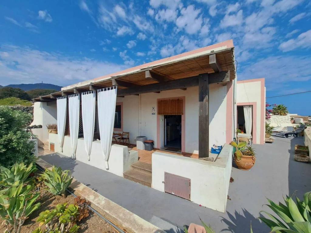 casa indipendente in vendita a Pantelleria