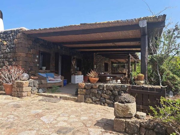 casa indipendente in vendita a Pantelleria