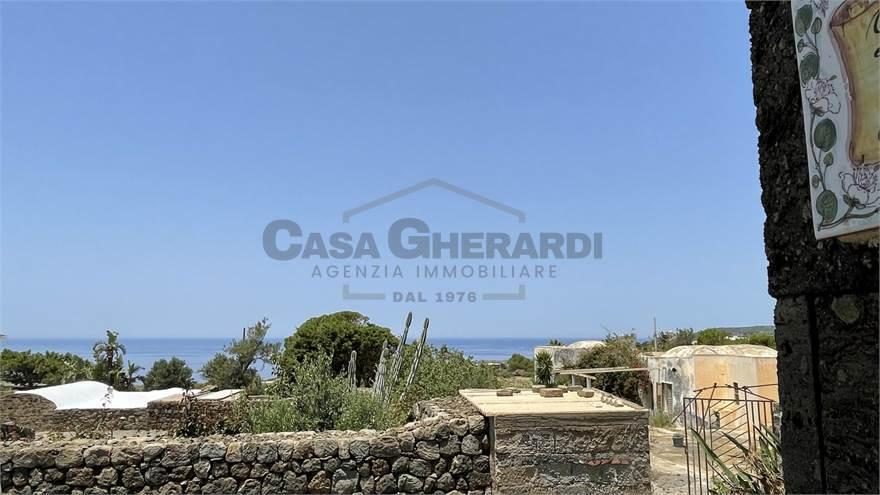 appartamento in vendita a Pantelleria in zona Scauri