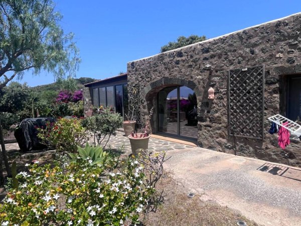 casa indipendente in vendita a Pantelleria