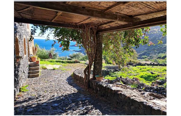 casa indipendente in vendita a Pantelleria in zona Gadir