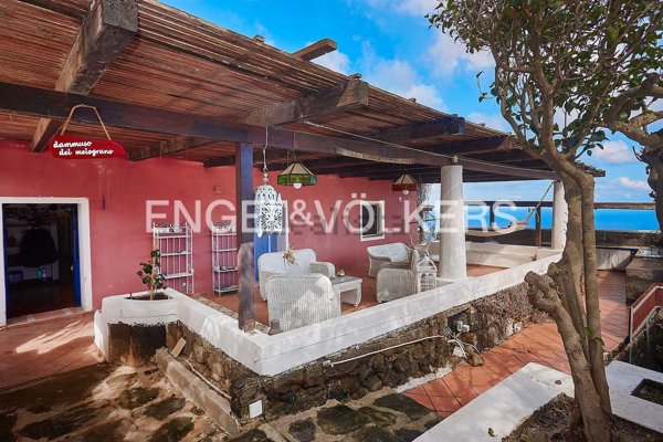casa indipendente in vendita a Pantelleria