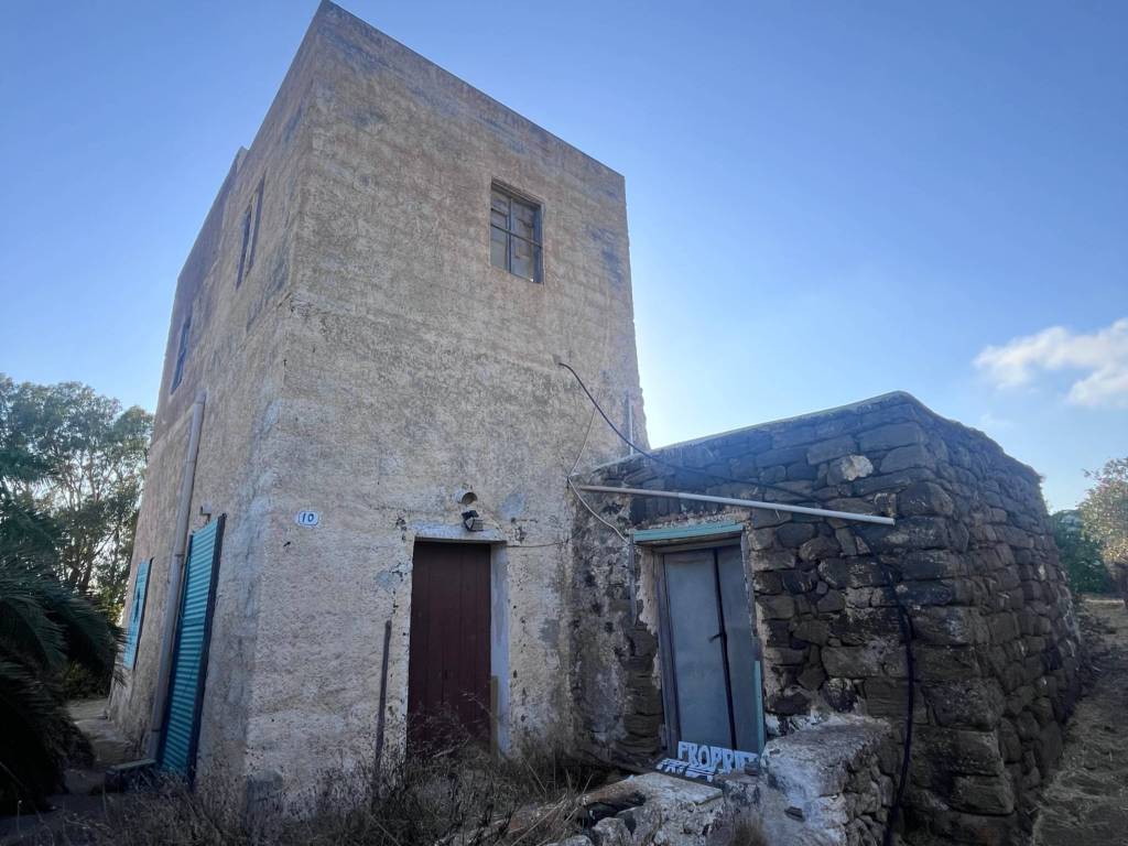 casa indipendente in vendita a Pantelleria