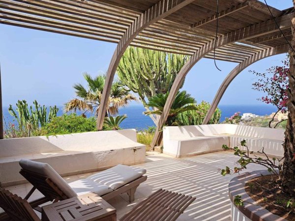 casa indipendente in vendita a Pantelleria