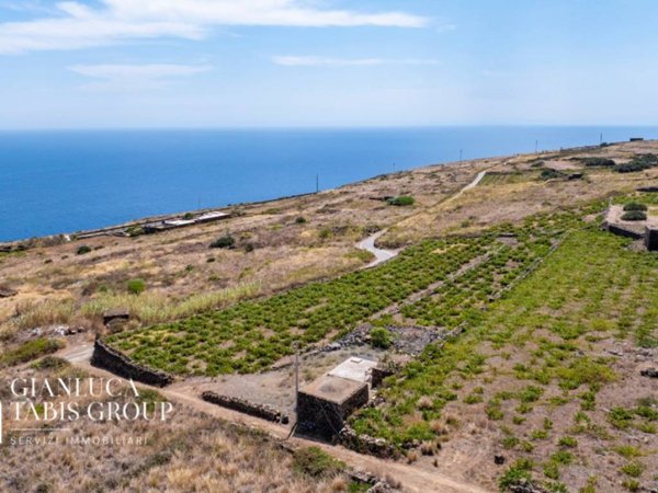 casa indipendente in vendita a Pantelleria in zona Tracino