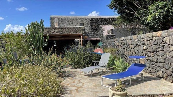 casa indipendente in vendita a Pantelleria