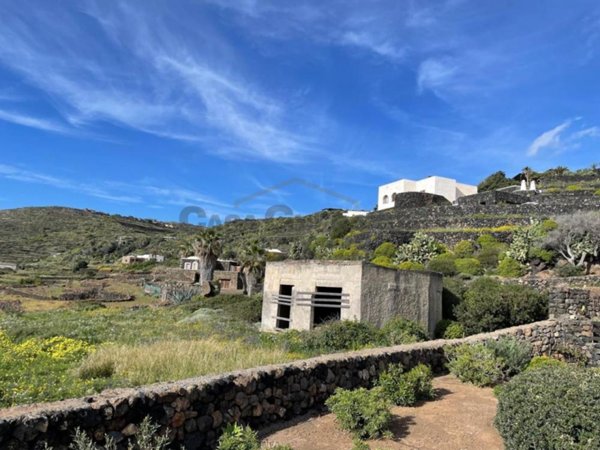 terreno edificabile in vendita a Pantelleria in zona Scauri Basso