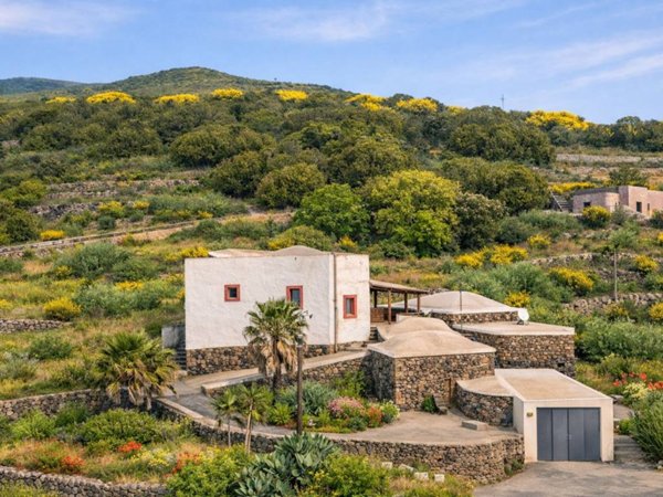 casa indipendente in vendita a Pantelleria in zona Scauri