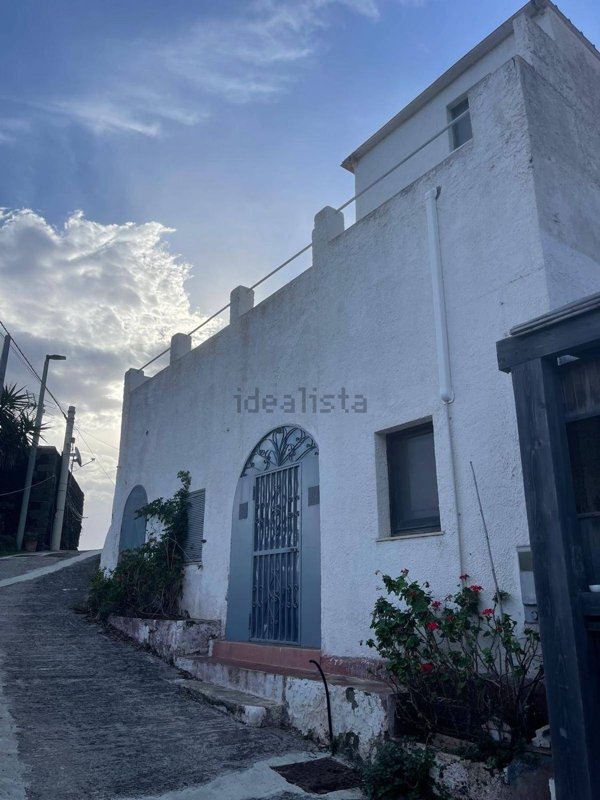 casa indipendente in vendita a Pantelleria in zona Gadir