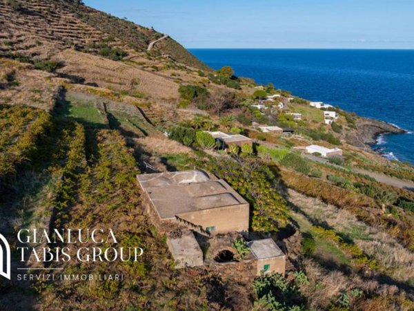 casa indipendente in vendita a Pantelleria in zona Martingana