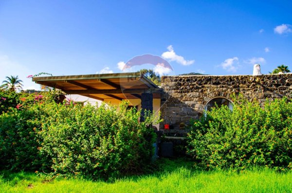 casa indipendente in vendita a Pantelleria in zona Gadir
