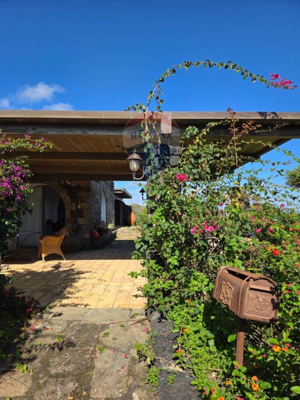 casa indipendente in vendita a Pantelleria in zona Tracino