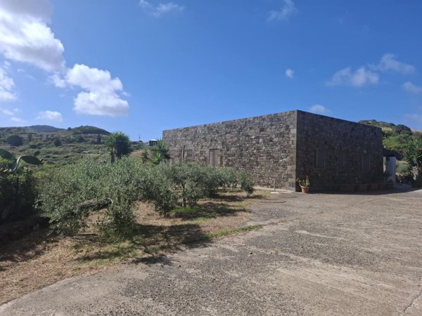 casa indipendente in vendita a Pantelleria