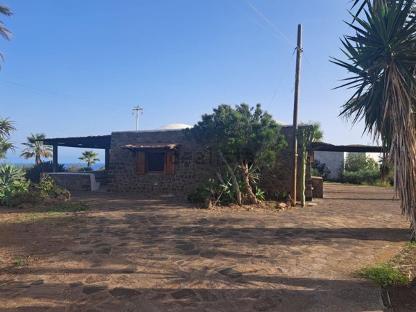 casa indipendente in vendita a Pantelleria