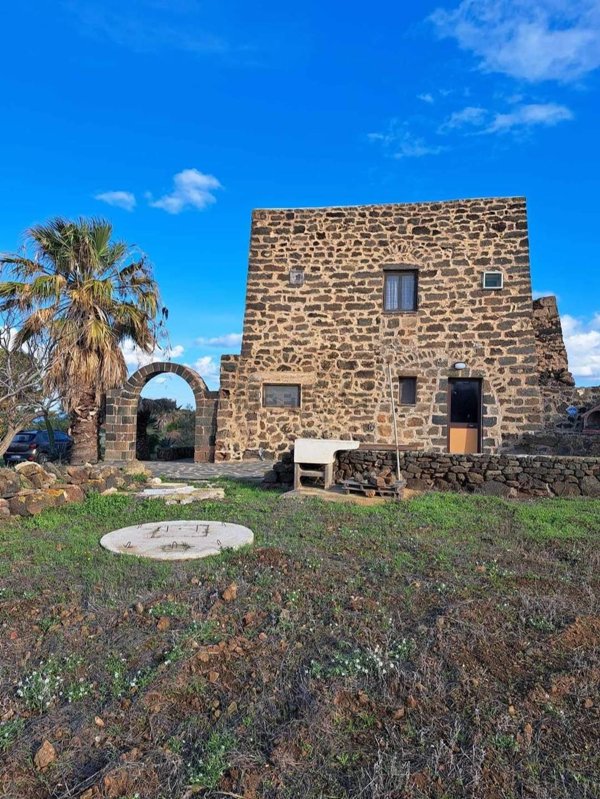 casale in vendita a Pantelleria