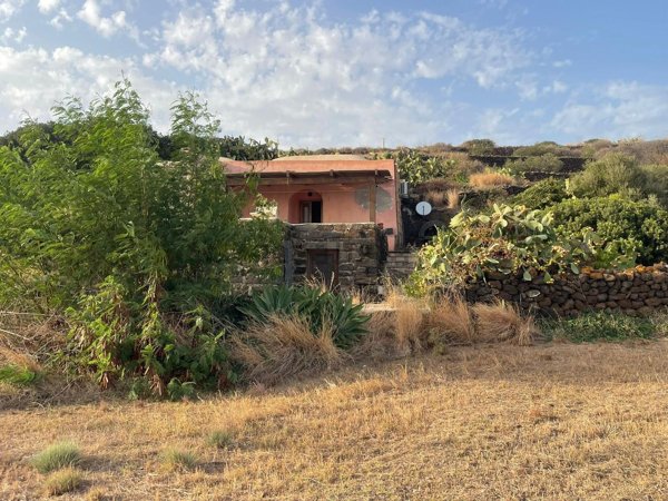 quadrivano in vendita a Pantelleria in zona Scauri Basso