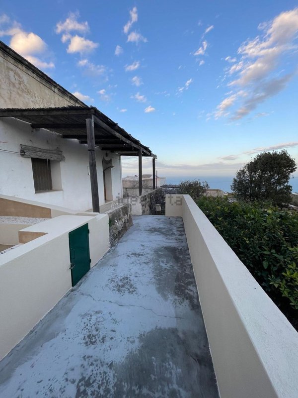 appartamento in vendita a Pantelleria in zona Tracino