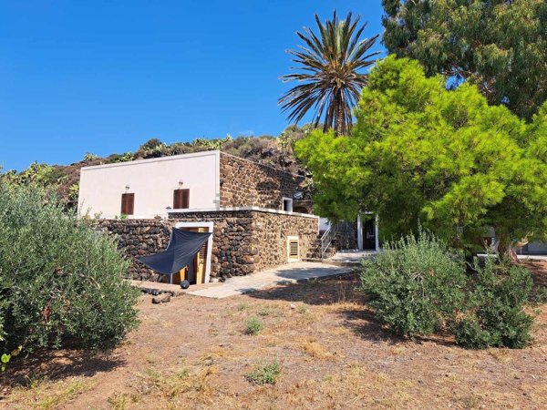 casa indipendente in vendita a Pantelleria