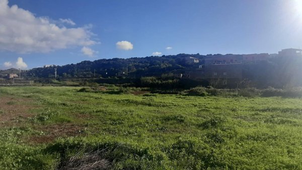 pentavano in vendita a Pantelleria in zona Venedise
