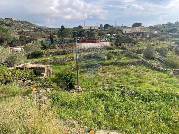 casa indipendente in vendita a Pantelleria
