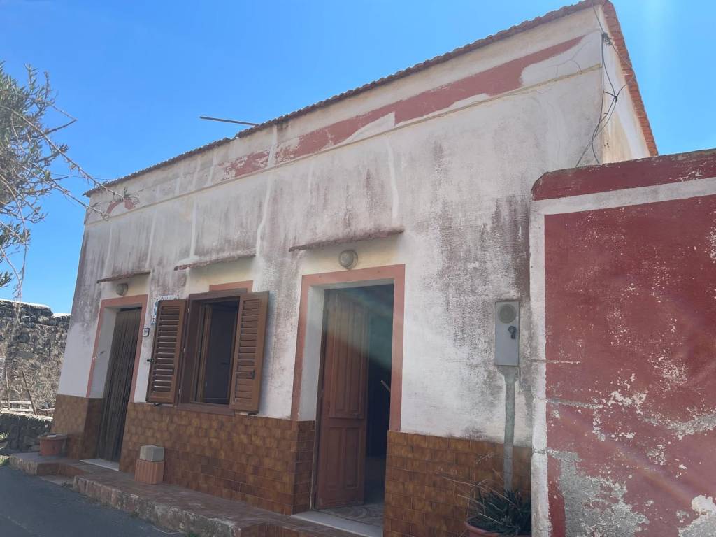 casa indipendente in vendita a Pantelleria