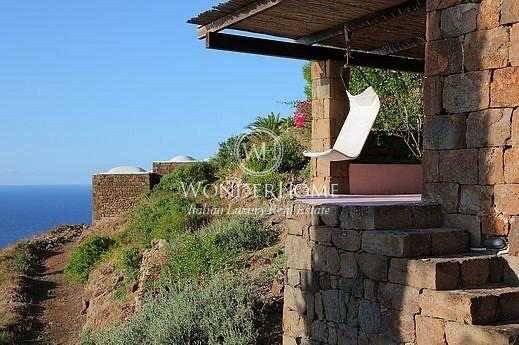 casa indipendente in vendita a Pantelleria