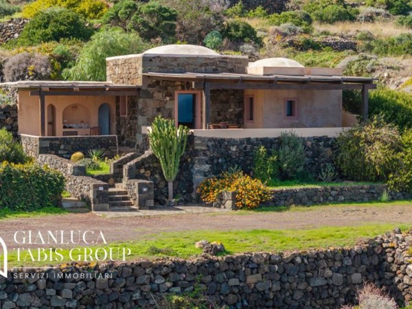casa indipendente in vendita a Pantelleria in zona Gadir