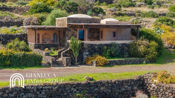 quadrivano in vendita a Pantelleria in zona Gadir