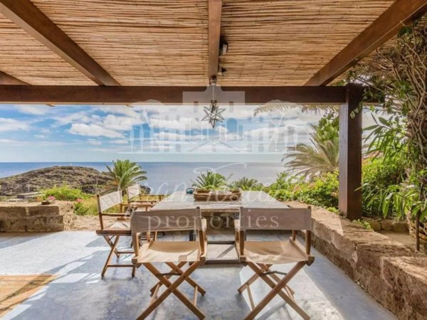 casa indipendente in vendita a Pantelleria