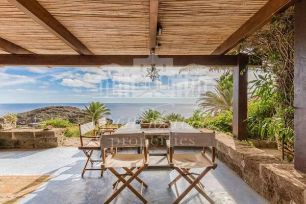 casa indipendente in vendita a Pantelleria